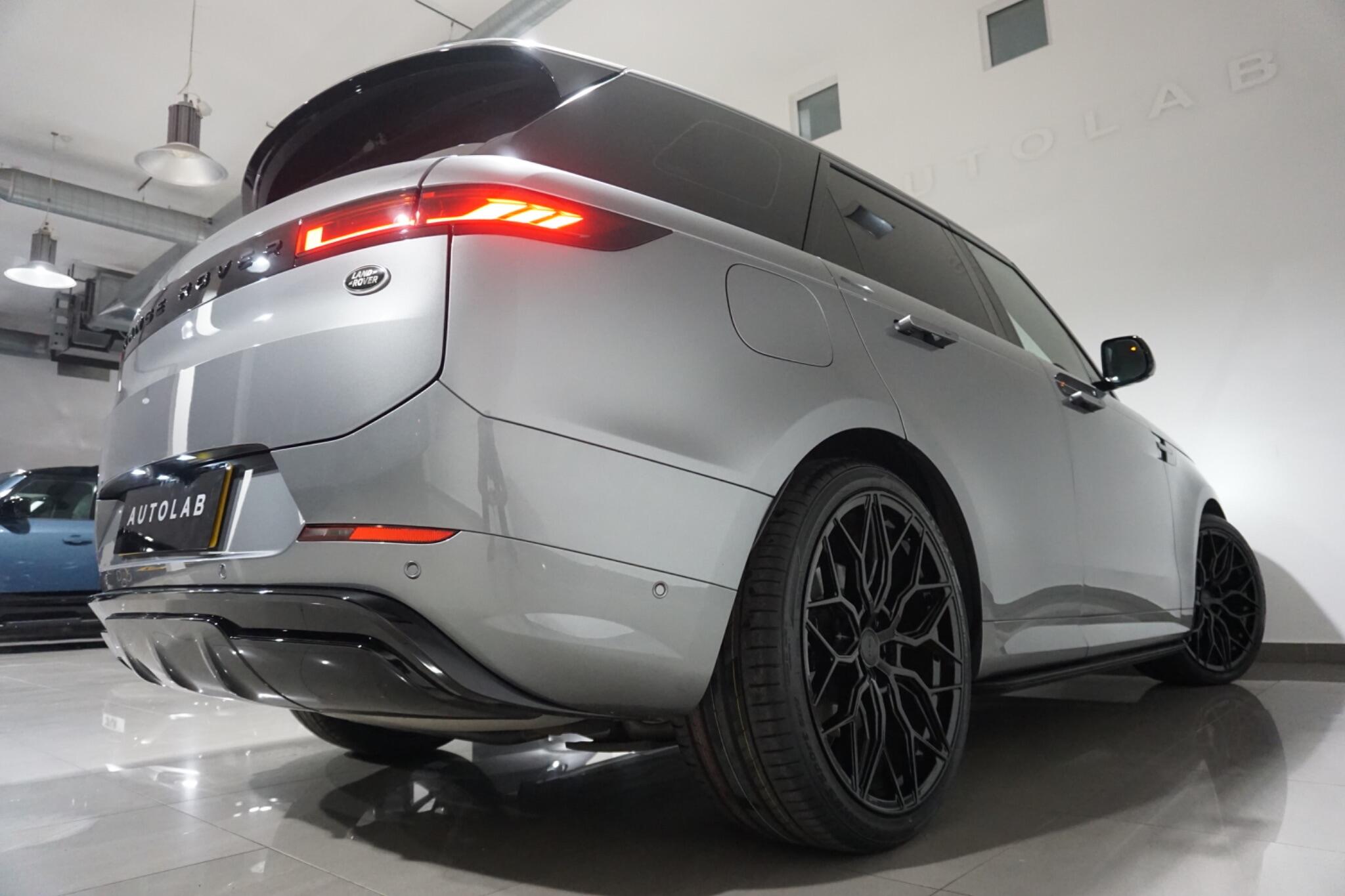 Land Rover Range Rover Sport 3.0 D300 MHEV Dynamic SE SUV 5dr Diesel Auto 4WD Euro 6 (s/s) (300 ps)